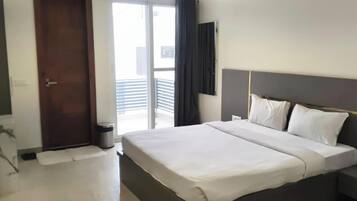 Luxury Double Room | Desk, free WiFi