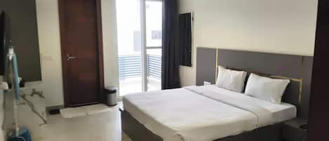 Luxury Double Room | Desk, free WiFi