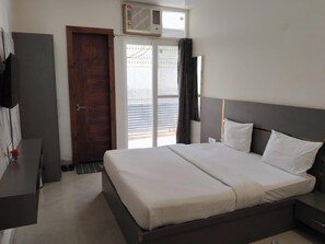 Desk, free WiFi - C T Heights Inn Bharatpur (Bharatpur)