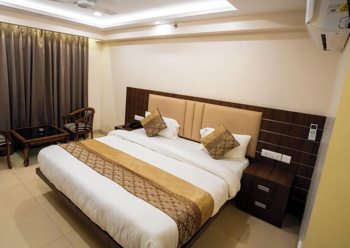 Egyptian cotton sheets, premium bedding, down duvets, in-room safe