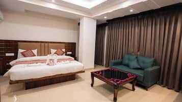 Superior Suite, City View | Egyptian cotton sheets, premium bedding, in-room safe, soundproofing