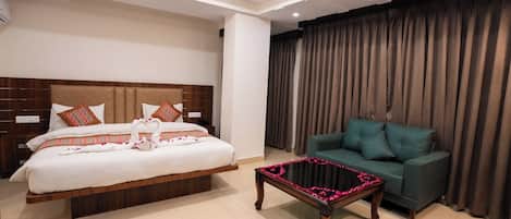 In-room safe, desk, laptop workspace, soundproofing