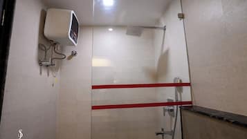 Shower, rainfall showerhead, free toiletries, hair dryer