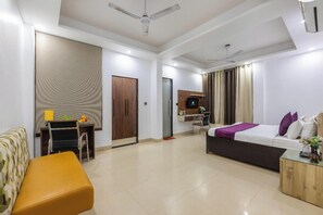 Superior Double Room, City View | Desk, free WiFi