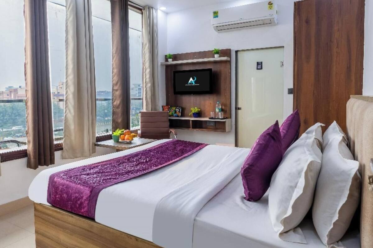 Signature Double Room, City View | Desk, free WiFi