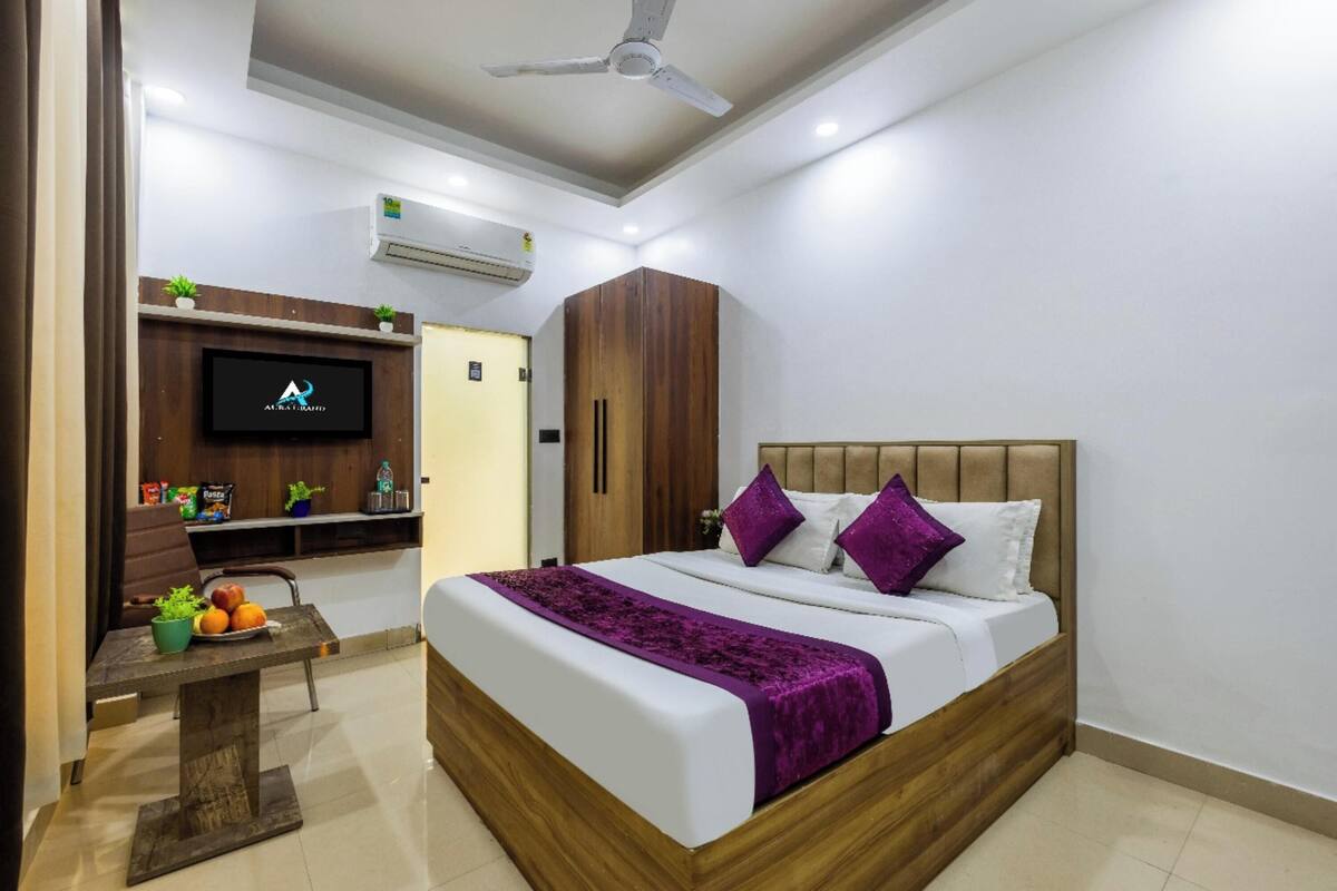 Superior Double Room, City View | Desk, free WiFi