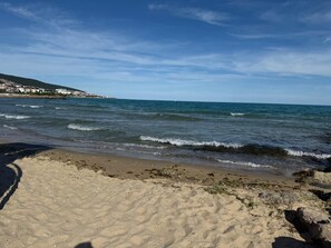 Beach - Cozy Beachfront Apt with Pool @ Prestige Fort Beach⁠ (Sveti Vlas)