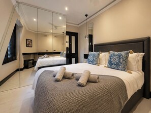Room - Boutique Luxury London Soho Apartment | Sleeps 4 (London)