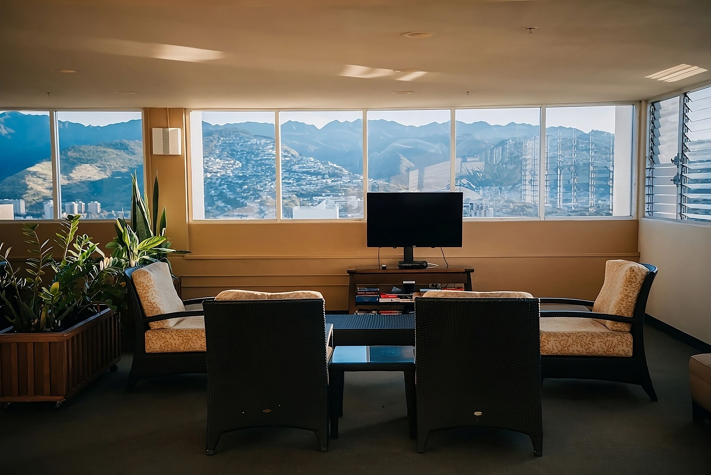 Triple Studio Stay: 3 Partial Ocean View Studios W/ Rooftop Sauna & Pool - Waikiki Beach