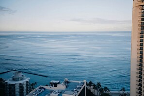 Exterior - Triple Studio Stay: 3 Partial Ocean View Studios w/ Rooftop Sauna & Pool (Honolulu)