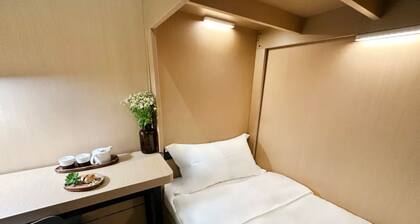 Philosopher Hotel (Zhongshan Park Wuning Road Subway Station Store)