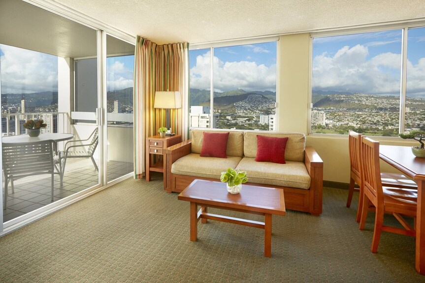 4 Spacious Partial Ocean View Suites W/ Full Kitchens |Rooftop Pool & Spa Access - Honolulu
