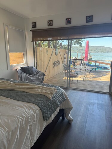 Waterfront pirate cove: sunset views, arcade, beach