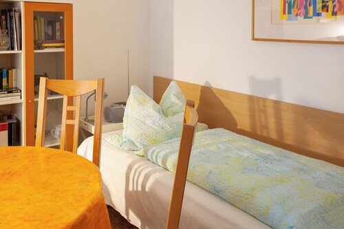 A peaceful place to stay in Berlin's green north | 58 m² | up to 4 people | garden view