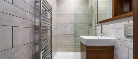 Haartrockner, Seife, Toilettenpapier