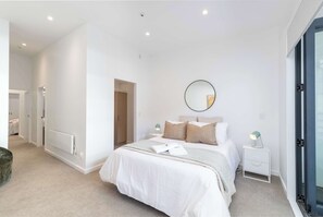 Iron/ironing board, WiFi, bed sheets - The Langford, Stylish Heart of the CBD (Wellington)