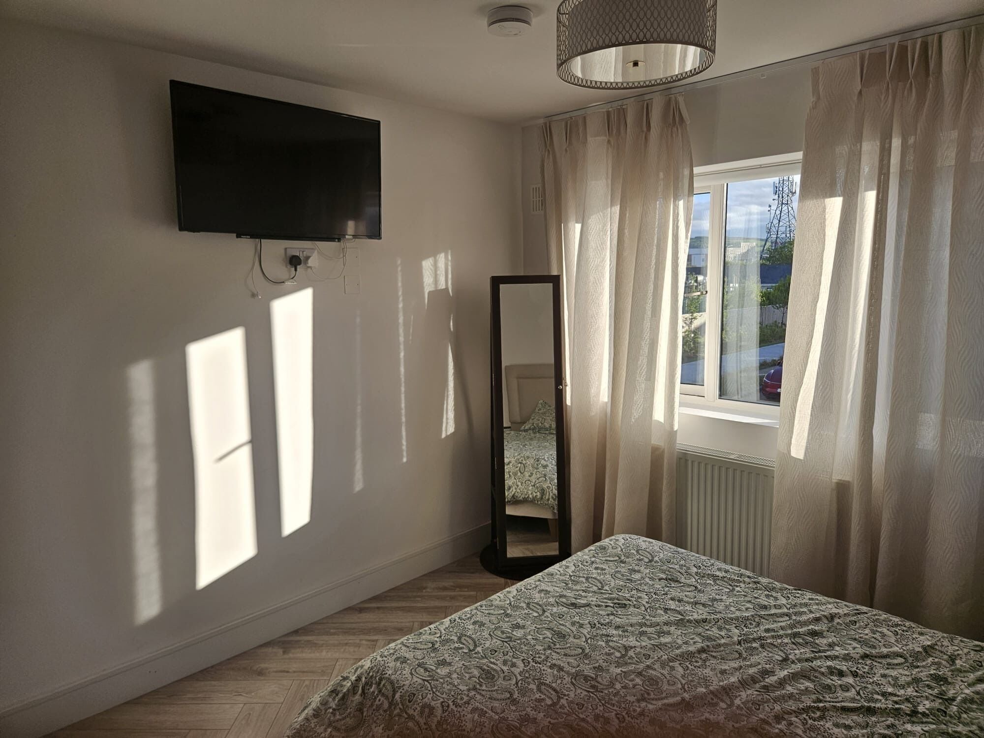 1 dormitorio, tabla de planchar con plancha, Internet