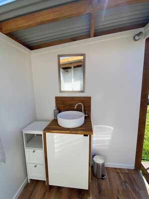 Bathroom - Czar’s Rest tiny home (Taupo)