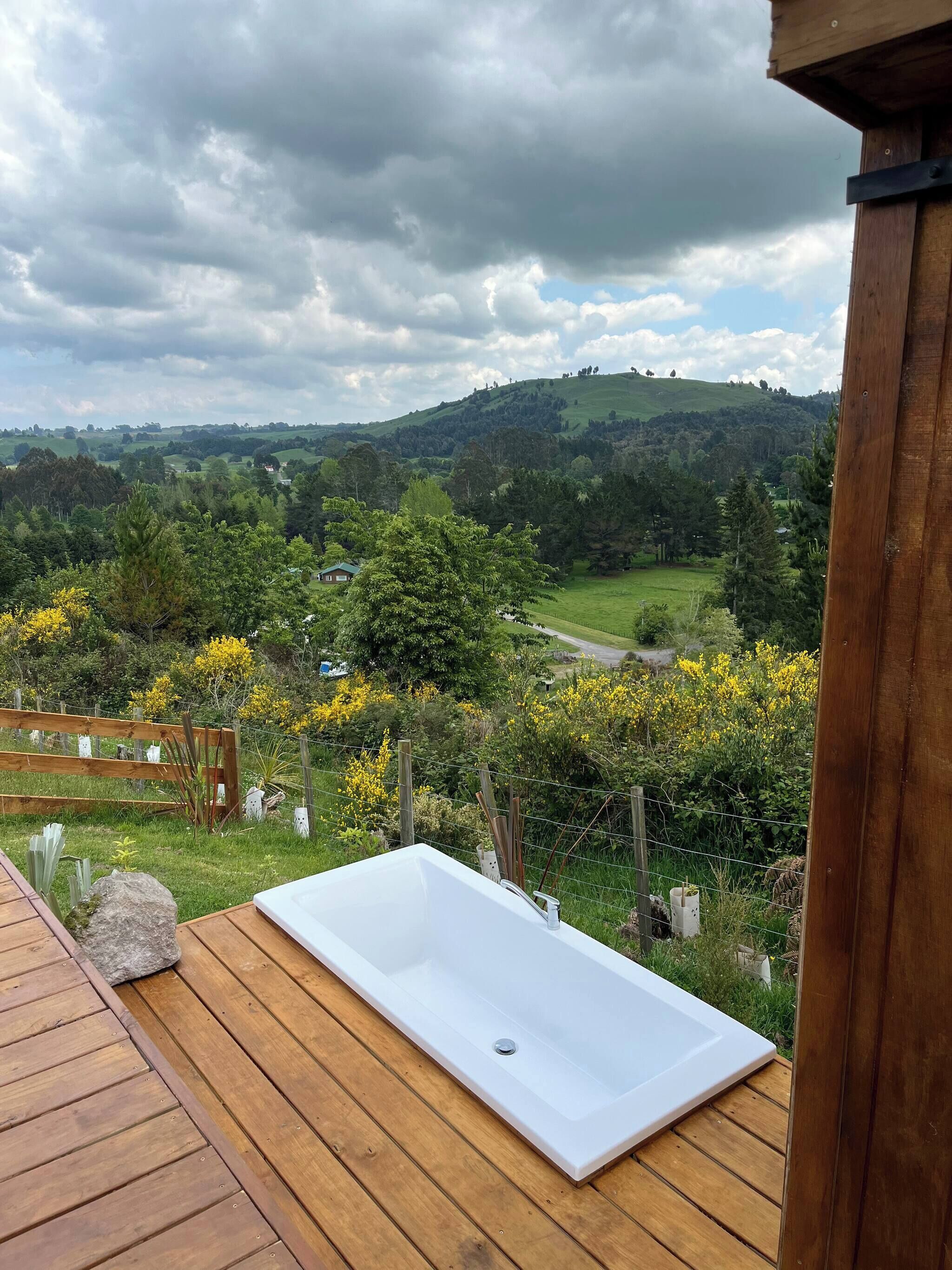 Outdoor spa tub