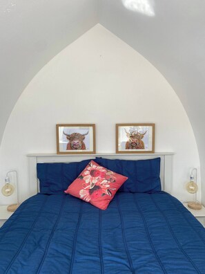 Room - Czar’s Rest tiny home (Taupo)