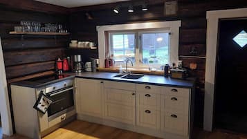 Fridge, stovetop, coffee/tea maker, toaster