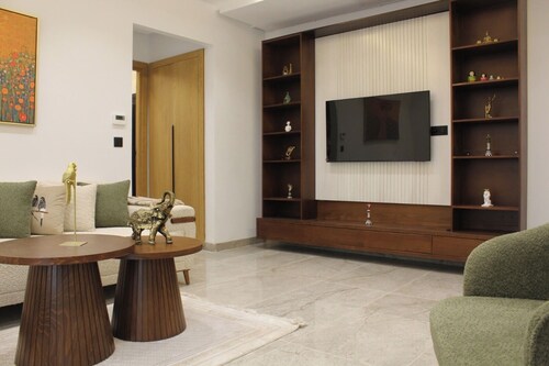 Charming 2-Bedroom Apartment in Central Tunis with Garden View