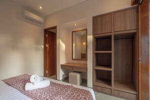 Desk, laptop workspace, free WiFi - Revana Ubud Villa (Mas)