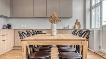 Apartment, 2 Bedrooms | Dining