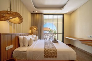 Vila, 2 quartos, piscina particular, vista para a piscina | Cofres nos quartos, cortinas blackout, Wi-Fi de cortesia, roupa de cama