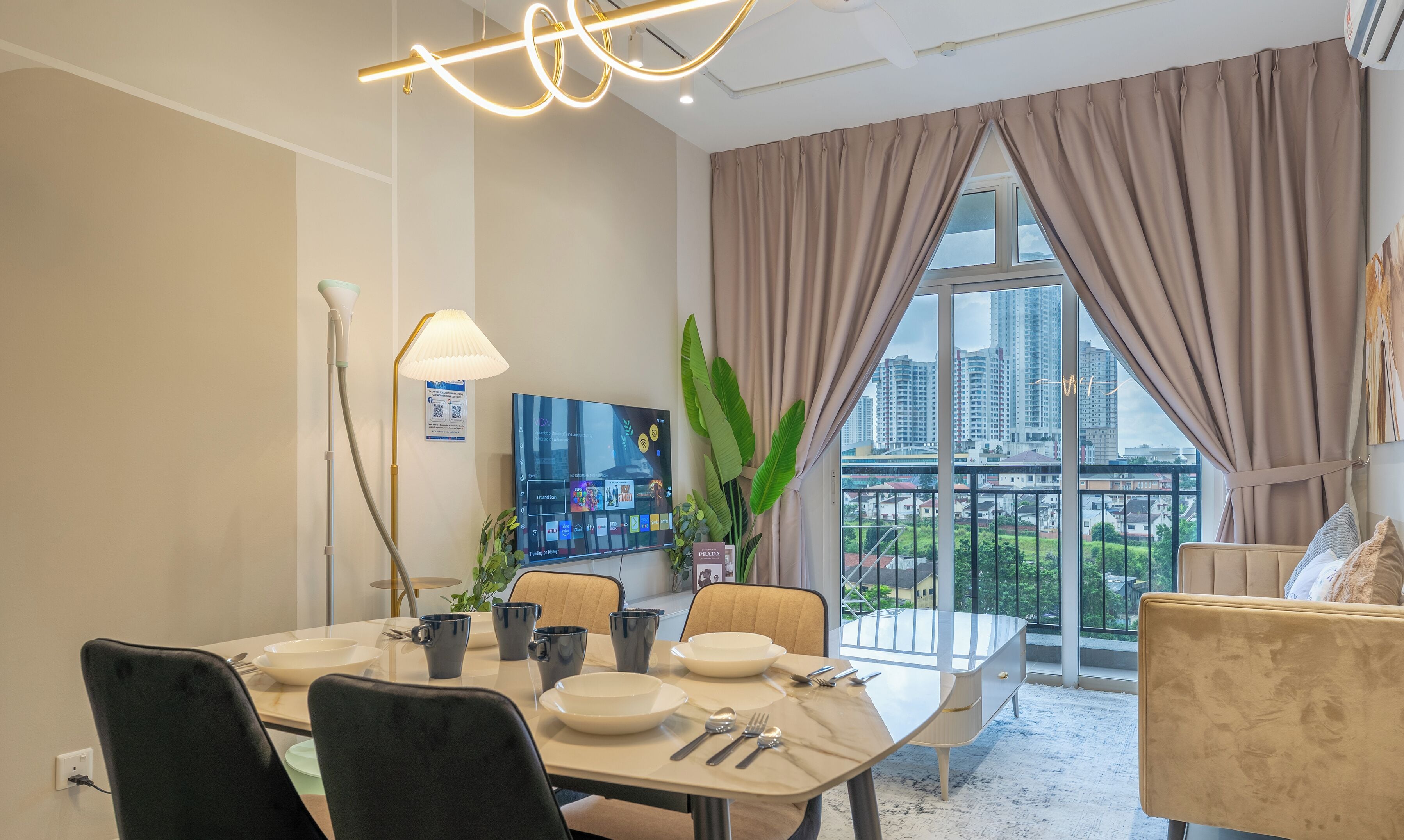 Apartemen Comfort, pemandangan kota | Tempat makan