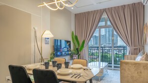 Leilighet – comfort, byutsikt | Spiseområde