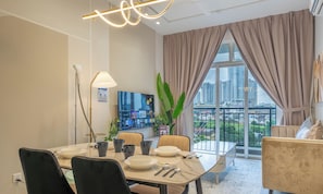 Comfort Apartment, City View | Dining - Trellis Residences by Stayrene (Johor Bahru)