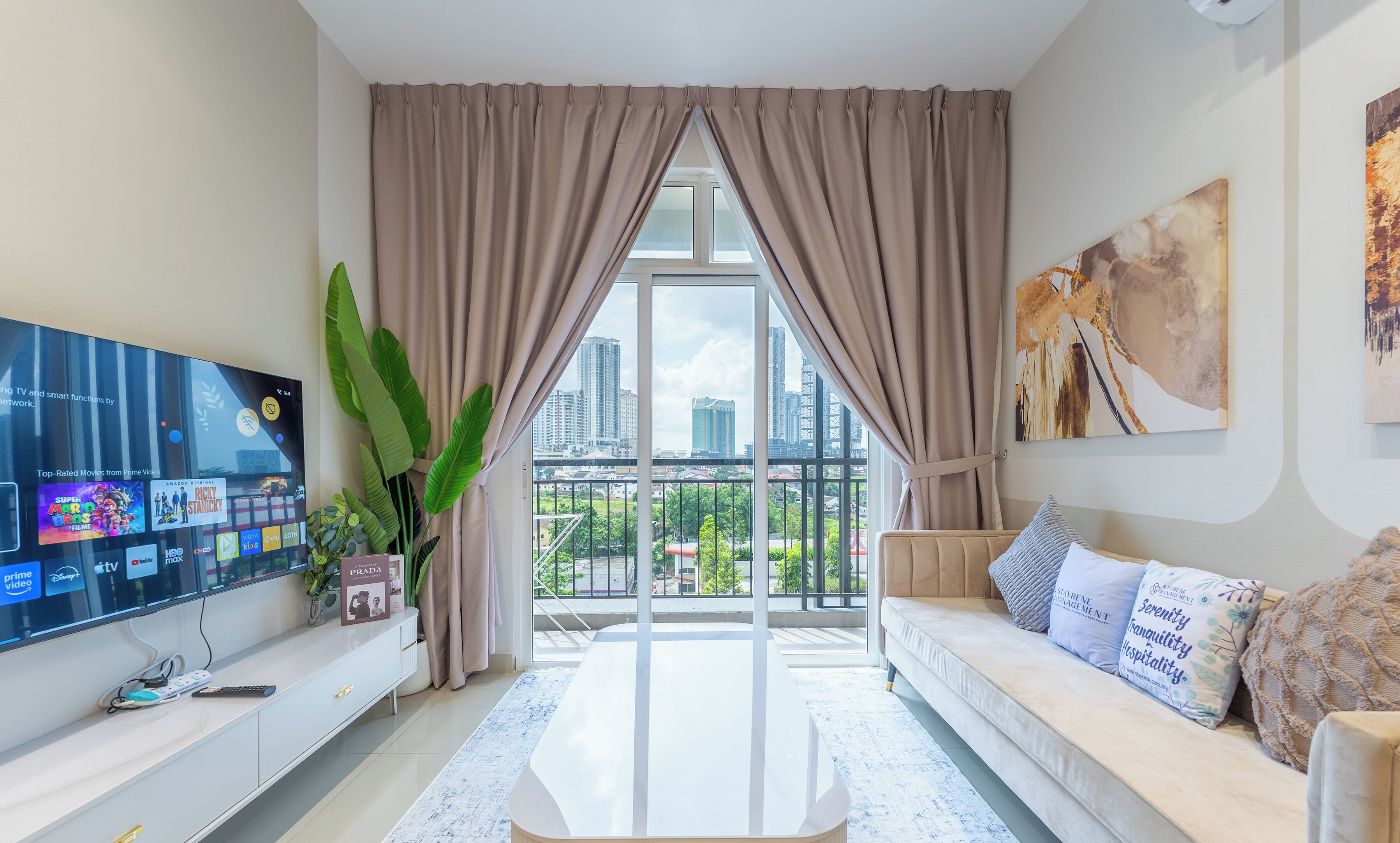 Comfort Apartment, City View | Living area