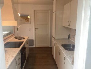 A compact kitchen with a countertop, sink, and cabinets. - 4 Star Holiday Home in Harboore (Harboore)