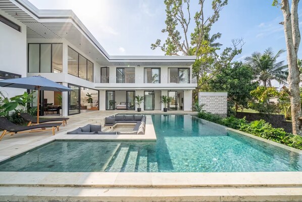 Luxury Villa, 6 Bedrooms, Private Pool, Courtyard View | Pool - White Villa Ubud (Ubud)