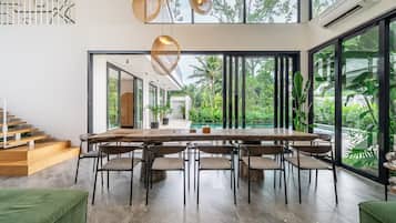 Luxury Villa, 6 Bedrooms, Private Pool, Courtyard View | Dining
