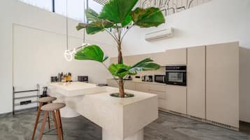 Luxury Villa, 6 Bedrooms, Private Pool, Courtyard View | Private kitchen | Electric kettle