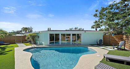 Family-Friendly 2BR Pool Home Near Siesta Key Beach in Sarasota, Florida