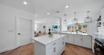 Family-Friendly 2BR Pool Home Near Siesta Key Beach in Sarasota, Florida