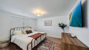 2 bedrooms, desk, iron/ironing board, WiFi