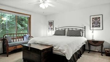3 bedrooms, desk, iron/ironing board, WiFi