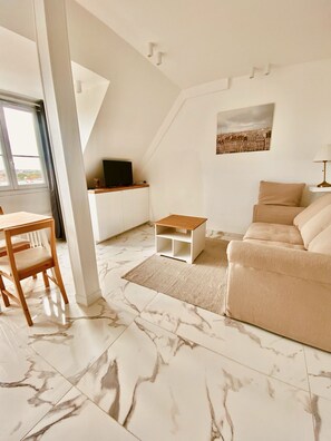 Living area - Vrbo Property (Neuilly-sur-Seine)