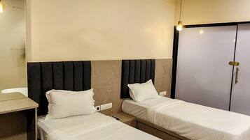 Deluxe Twin Room, Garden View | Desk, laptop workspace, soundproofing, iron/ironing board