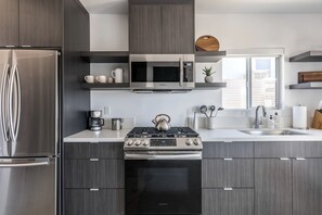Kühlschrank, Mikrowelle, Ofen, Geschirrspüler