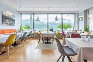 Daily continental breakfast for a fee - Lakeside Hotel SEEHOF I Lounge & Living (Zell am See)
