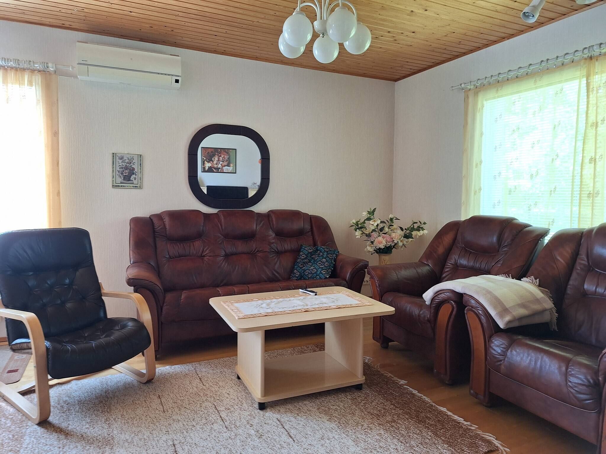 Casa, 2 habitaciones, con acceso para personas discapacitadas, balcón | Sala de estar | Libros 