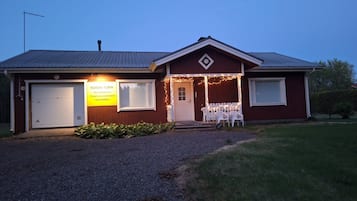 Ferienhaus, 2 Schlafzimmer, barrierefrei, Balkon | Aussenbereich