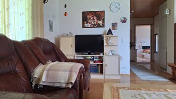 House, 2 Bedrooms, Accessible, Balcony | Living room