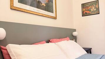 2 chambres, fer et planche à repasser, Wi-Fi gratuit, draps fournis