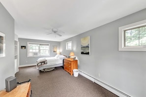Room - Awesome Cottage with Fireplace and Swimming Pool in Sunderland, Vermont (Sunderland)